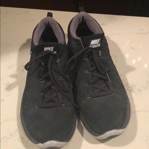 Nike men’s black running shoes gently used